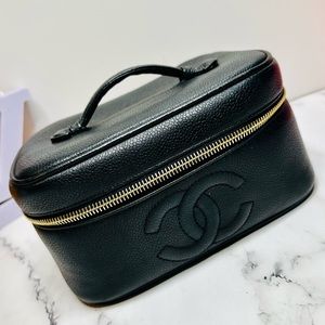 EUC Vintage CHANEL Black Caviar Leather CC Vanity Case Bag
